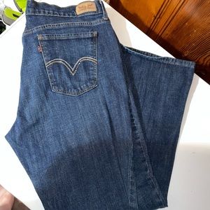 Women’s Levi’s jeans